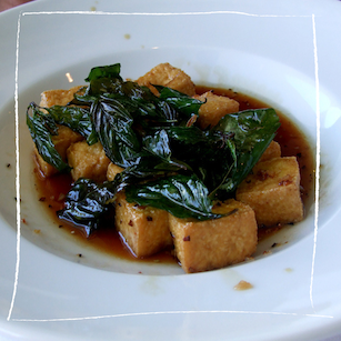 Basilikum Tofu in der Pfanne