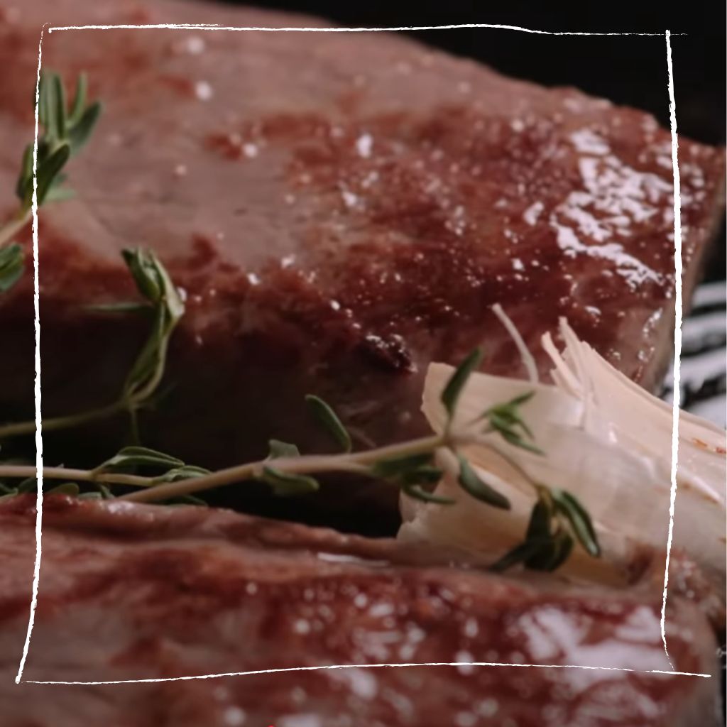 Lammrücken wird in der Pfanne angebraten